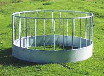 Circular feeder for sheep with vertical rails